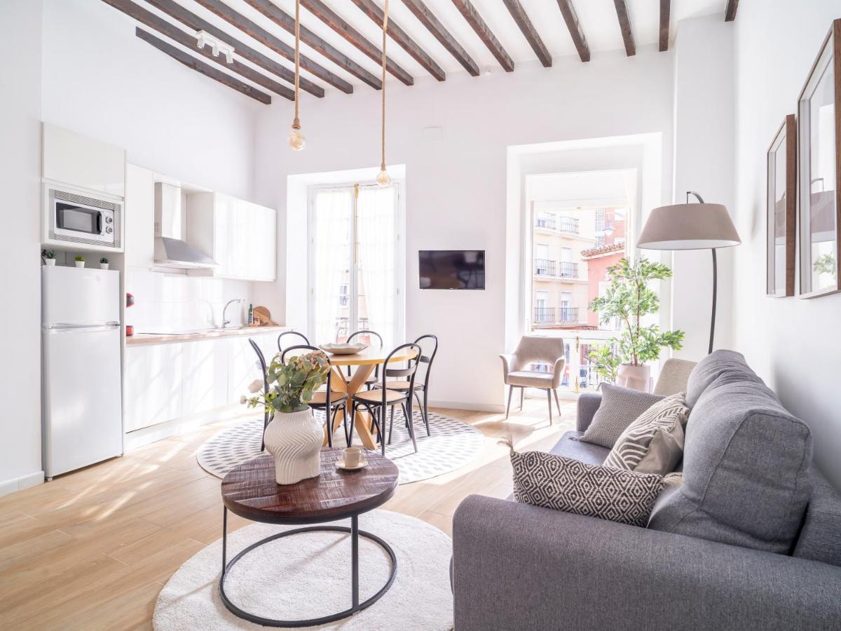 Sanders Lavender - Delightful Two-Bedroom Apartment Downtown Málaga Exteriör bild