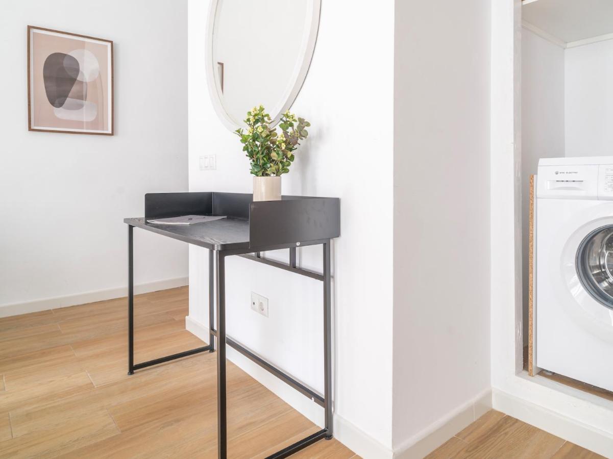 Sanders Lavender - Delightful Two-Bedroom Apartment Downtown Málaga Exteriör bild